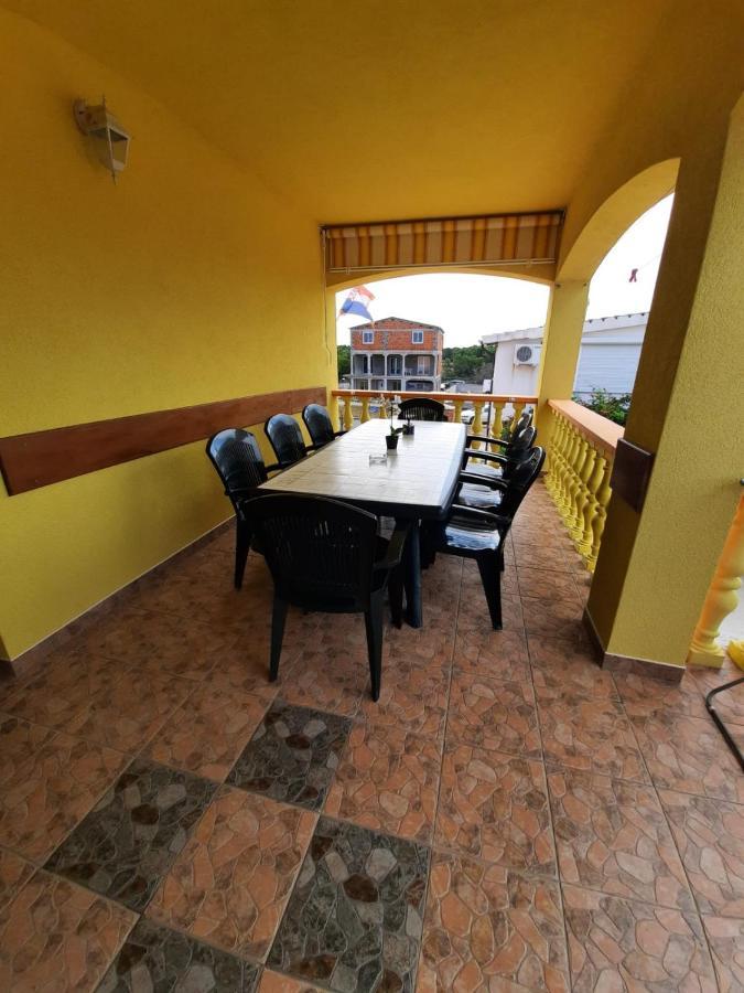 Apartmán Anita Vir Exteriér fotografie