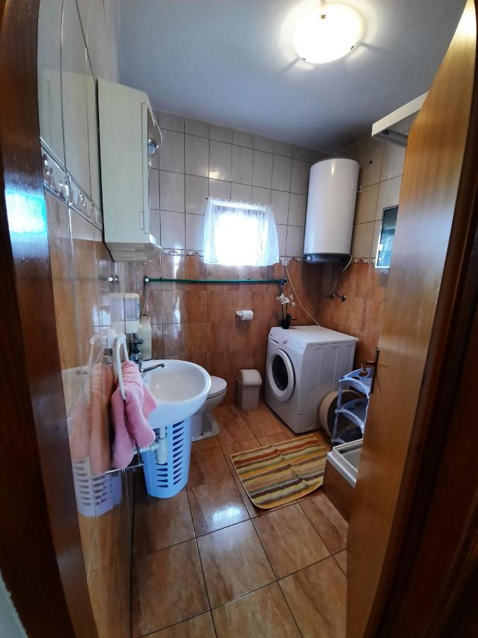 Apartmán Anita Vir Exteriér fotografie